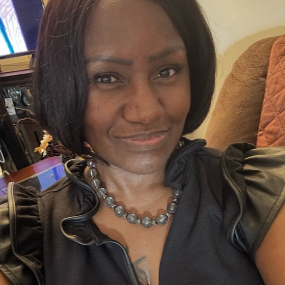 Meet your Posher, Angela - Picture 1 of 1